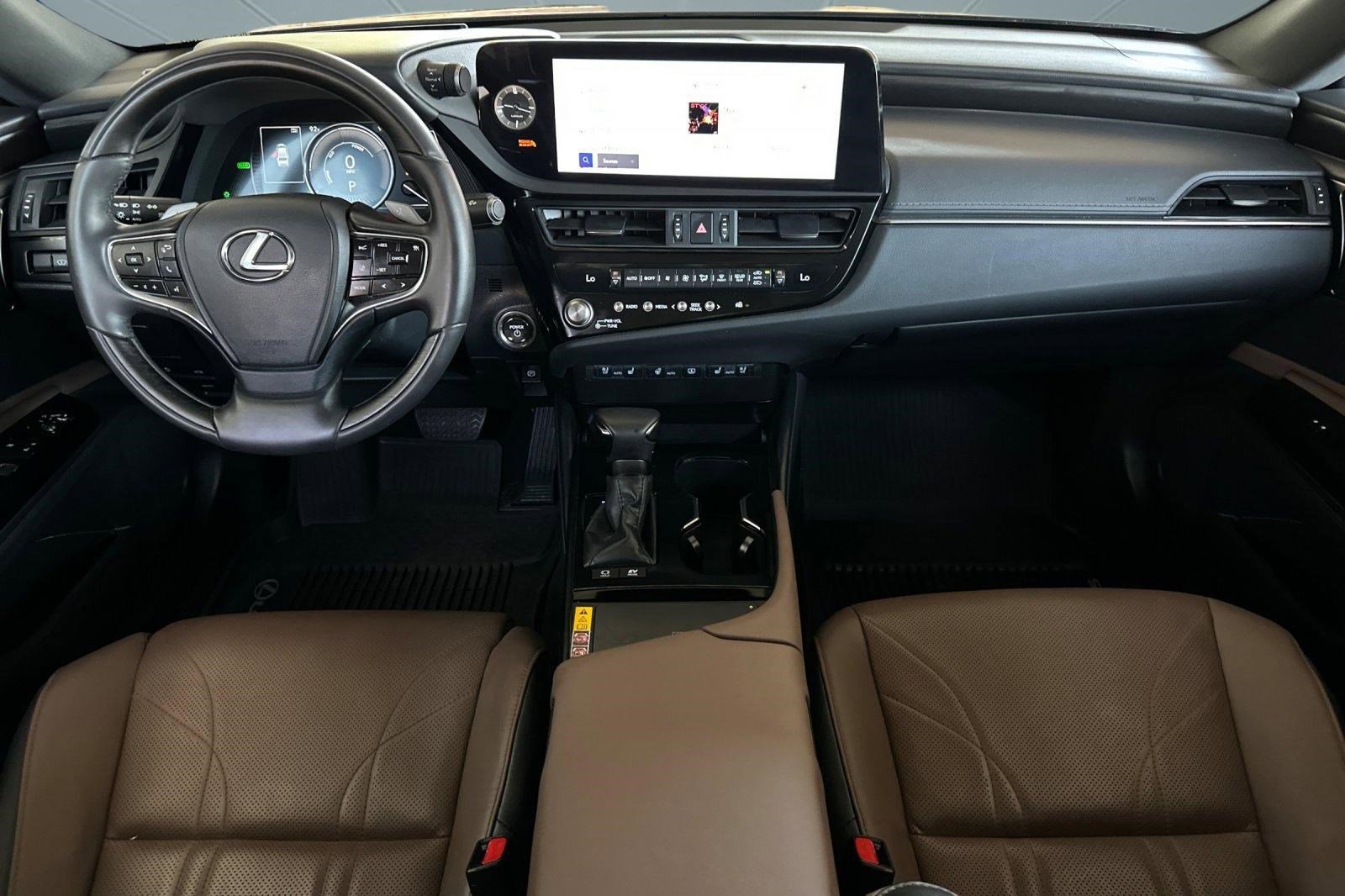 Certified 2025 Lexus ES 300h Ultra Luxury FWD image 16