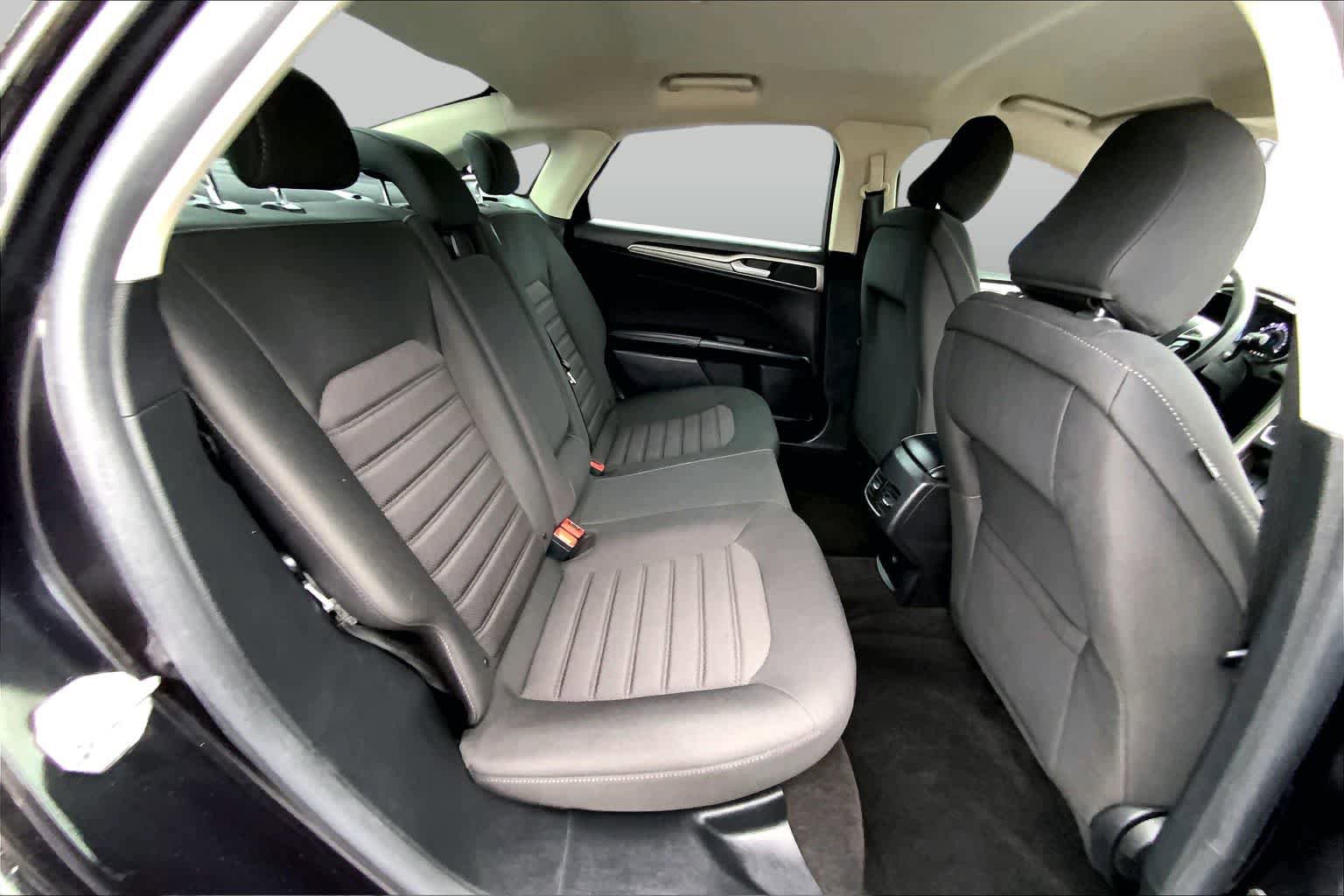 Used 2020 Ford Fusion SE FWD image 17