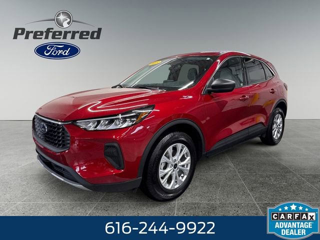 Used 2023 Ford Escape Active AWD/4WD image 2