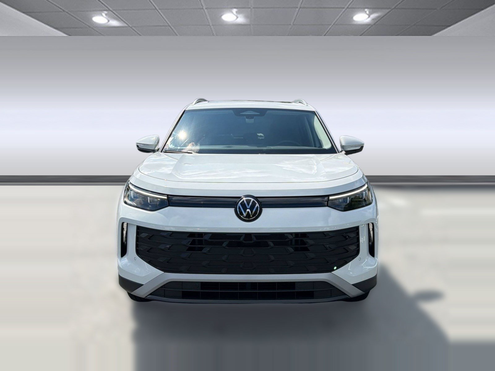 Used 2025 Volkswagen Tiguan SE AWD/4WD image 6