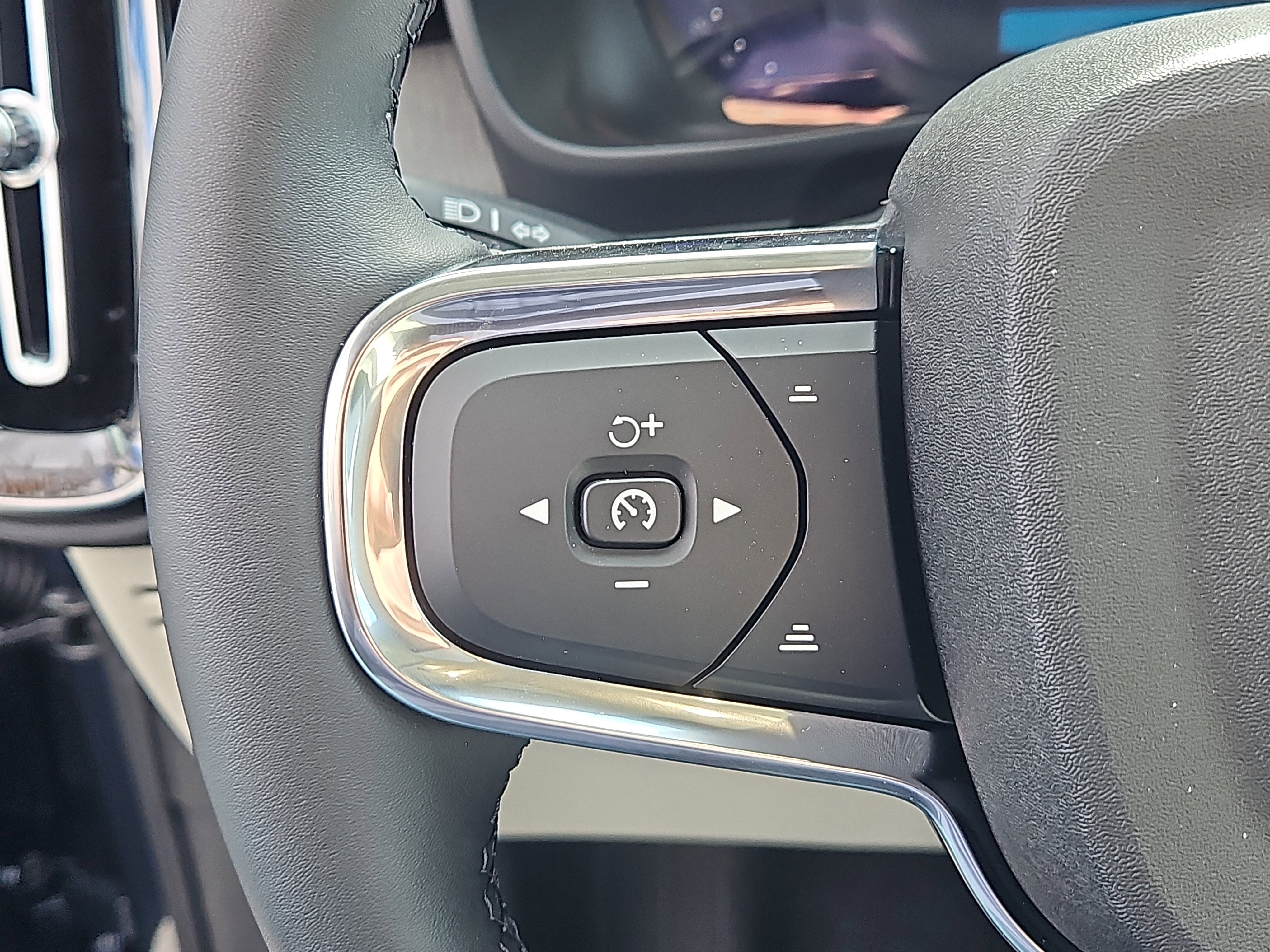 New 2026 Volvo XC40 B5 Ultra w/ Protection Package Premier image 16