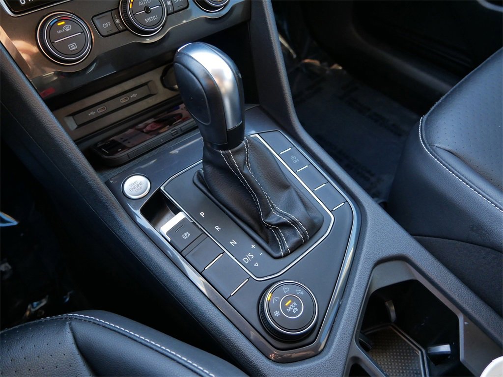 Used 2021 Volkswagen Tiguan SE image 23