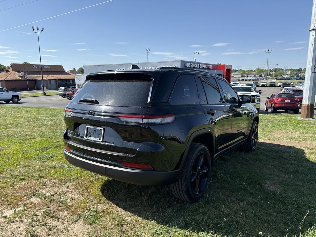 Used 2023 Jeep Grand Cherokee Altitude image 13