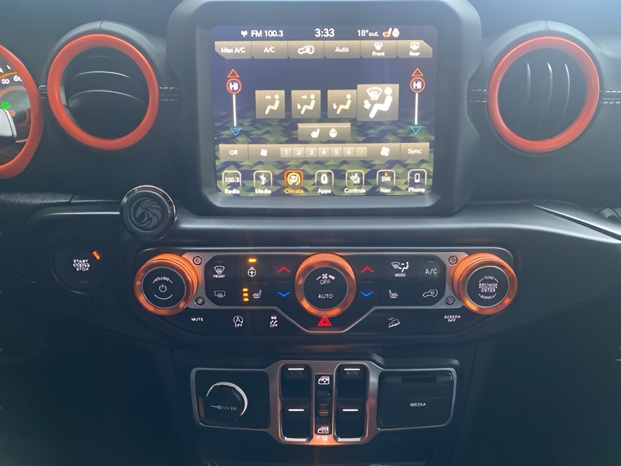 Used 2018 Jeep Wrangler Unlimited Sahara image 16