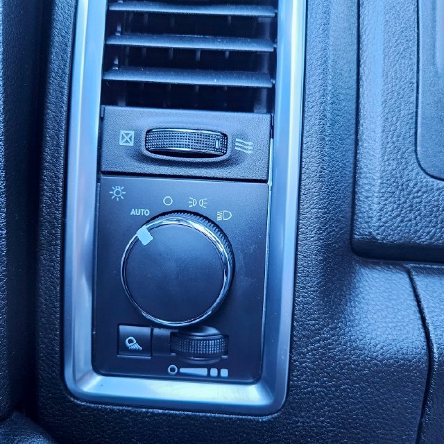 Used 2022 RAM 1500 Warlock AWD/4WD image 35