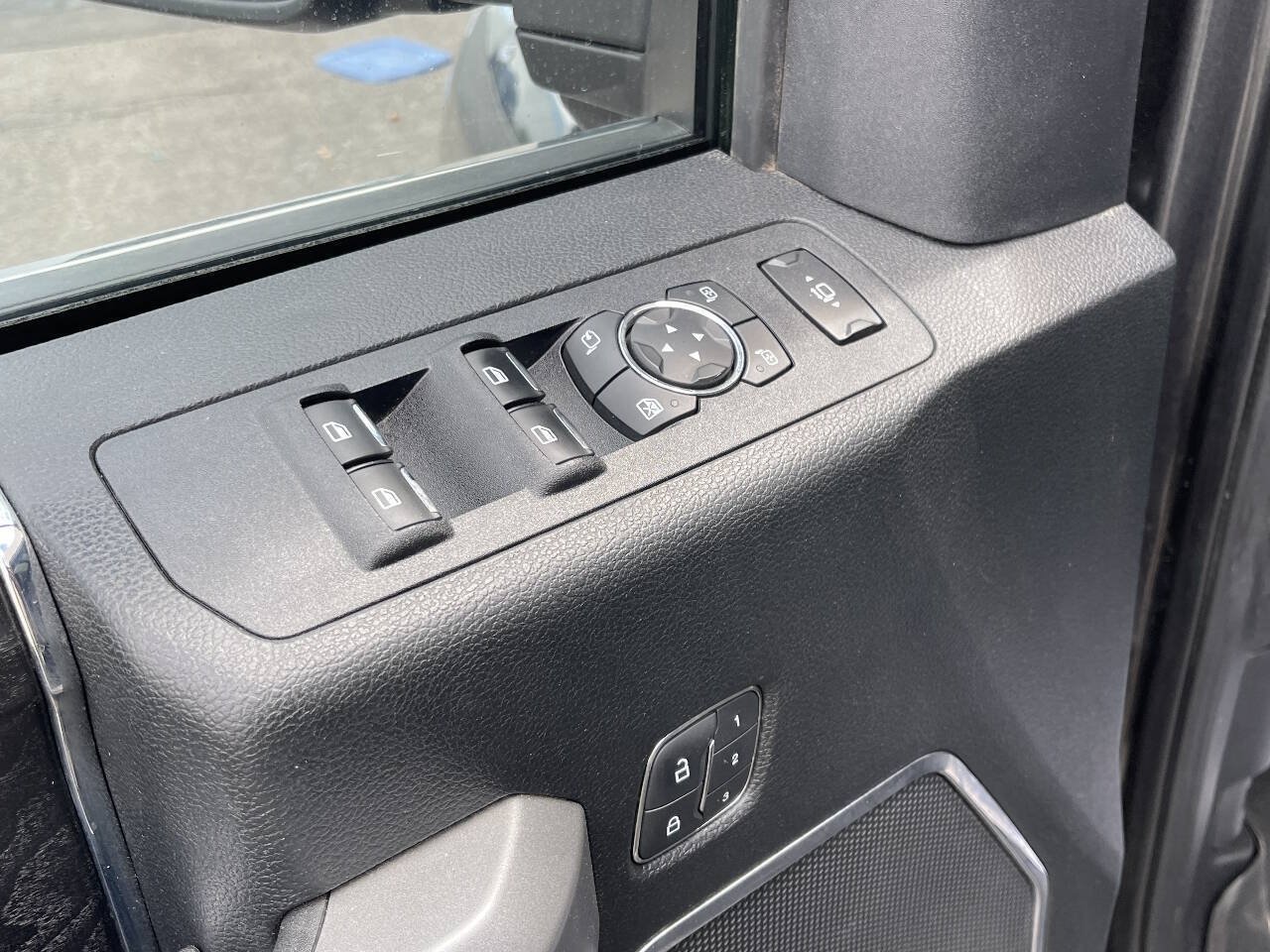 Used 2019 Ford F350 Platinum w/ Platinum Ultimate Package AWD/4WD image 6
