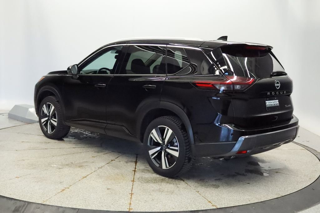 Used 2024 Nissan Rogue SL image 3