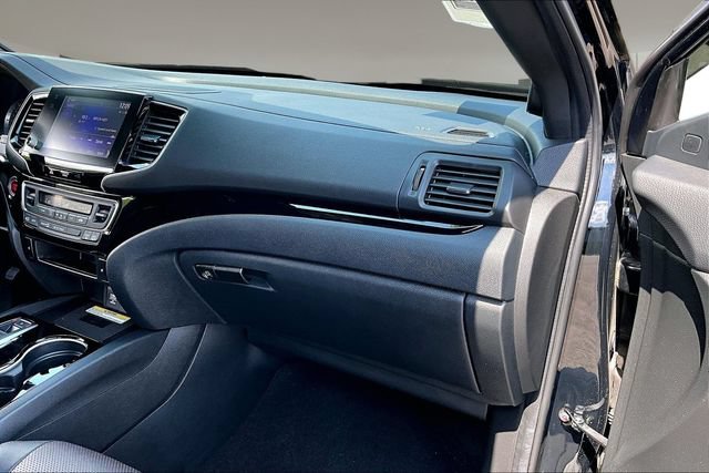 Certified 2022 Honda Ridgeline Black Edition image 24