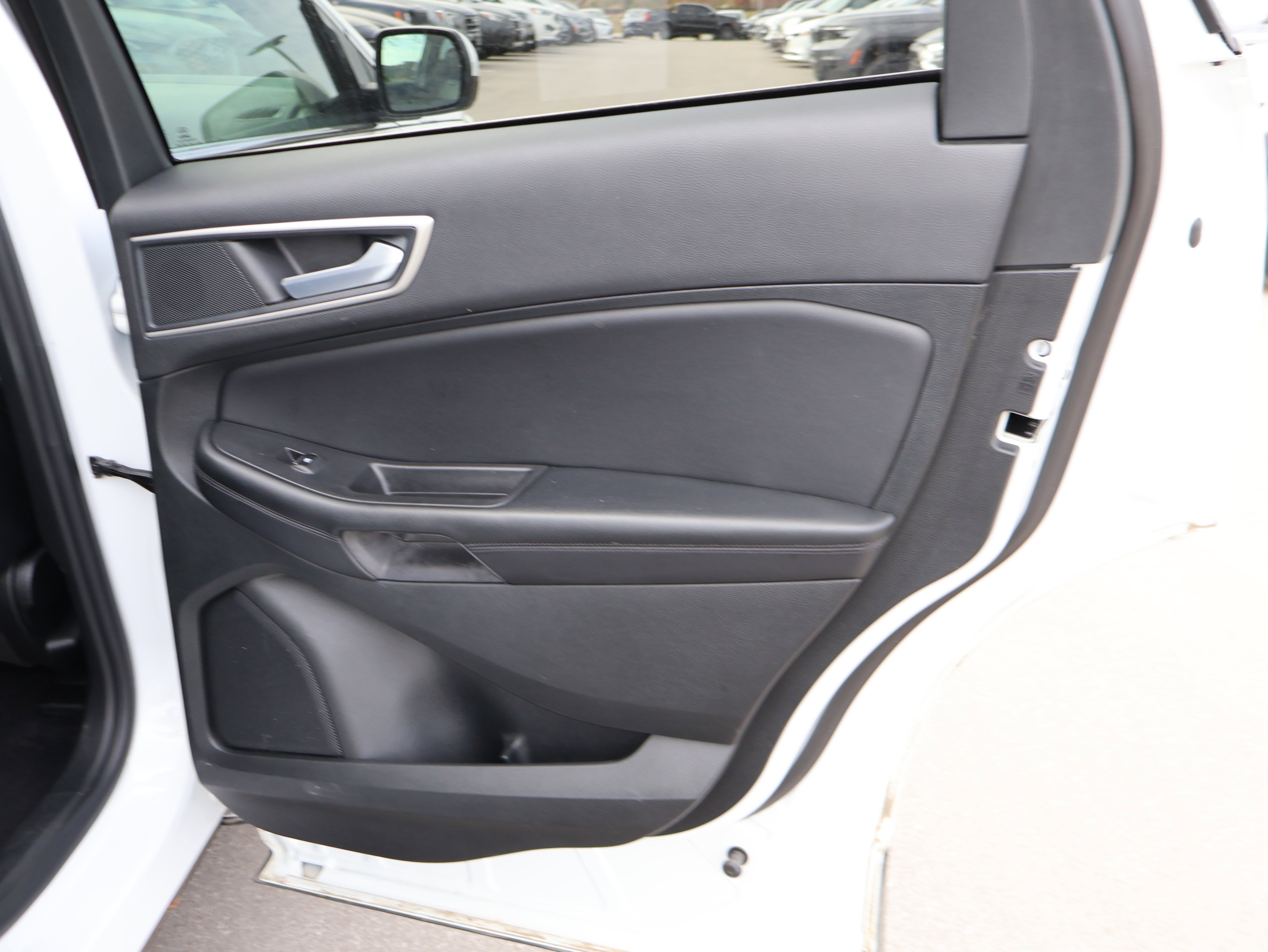 Used 2023 Ford Edge SEL image 13