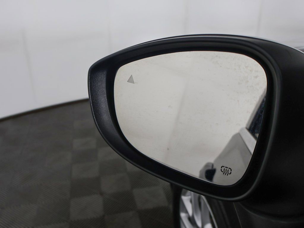 Used 2023 Chrysler Pacifica Touring-L image 33