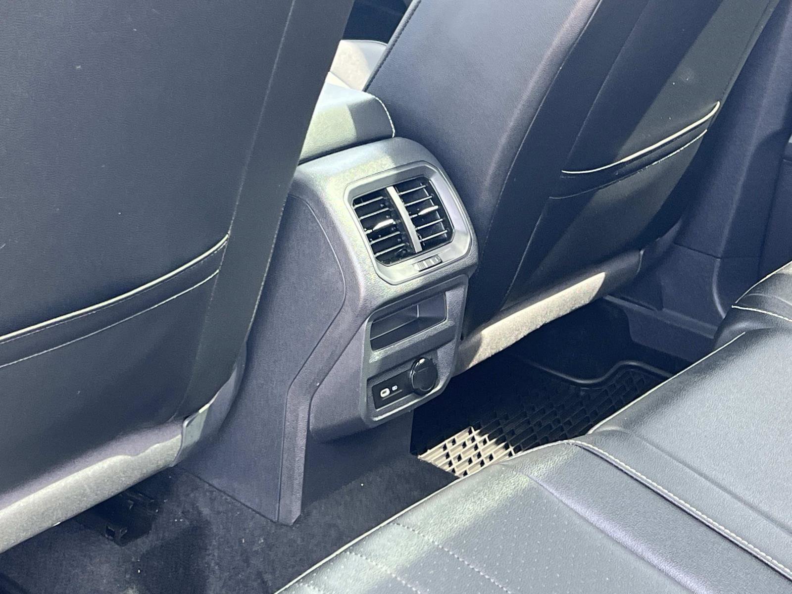 Certified 2023 Volkswagen Tiguan SE R-Line image 23
