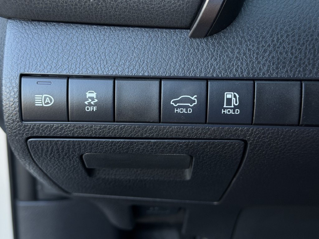 Used 2019 Toyota Camry SE w/ Carpet Mat Package FWD image 20