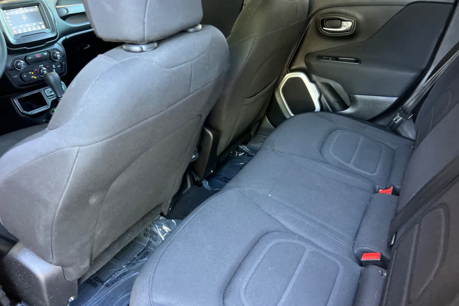 Used 2018 Jeep Renegade Latitude FWD image 4