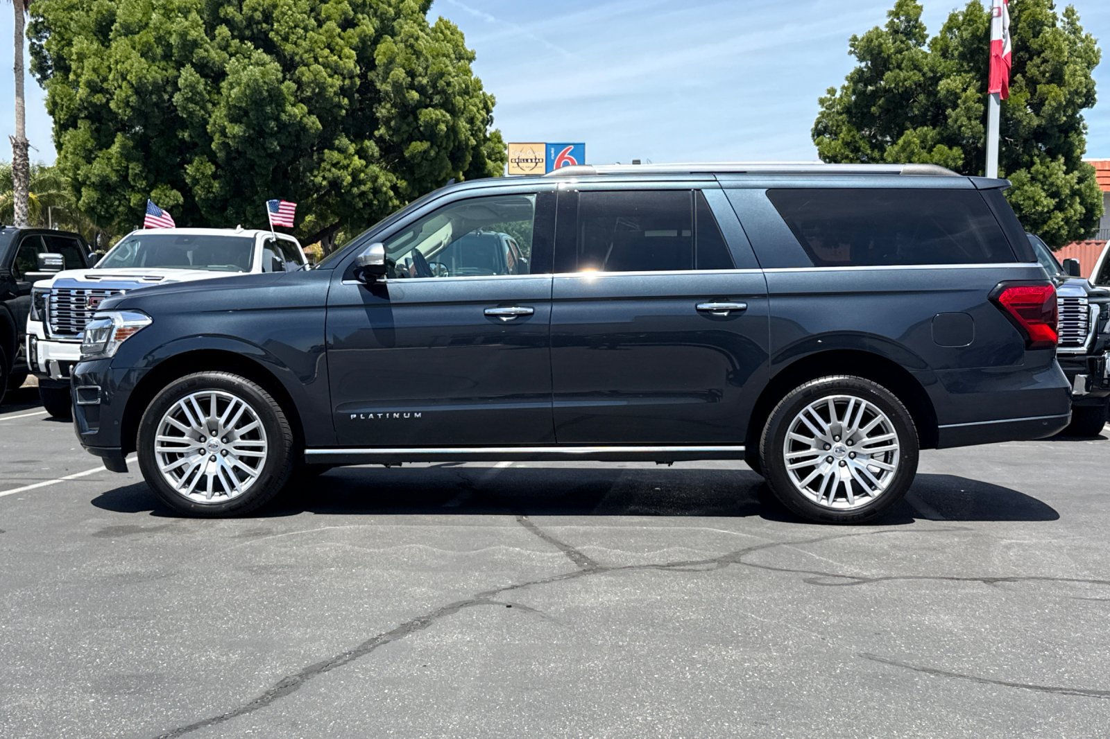 Used 2024 Ford Expedition Max Platinum AWD/4WD image 8