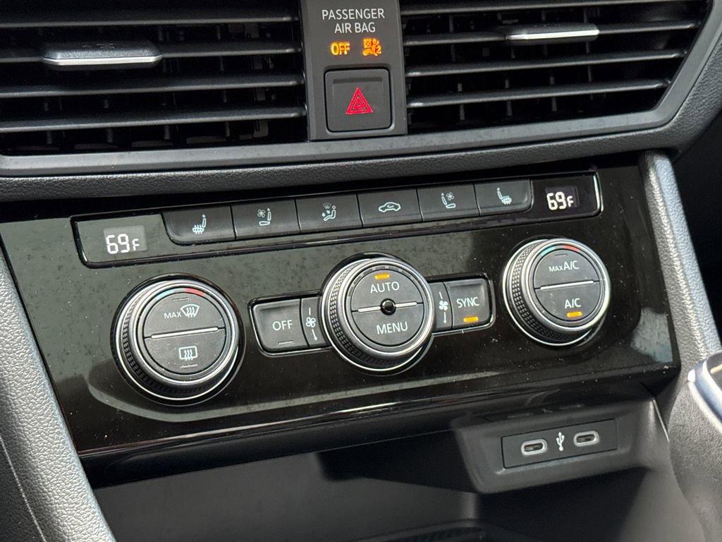 Used 2024 Volkswagen Jetta SEL FWD image 25
