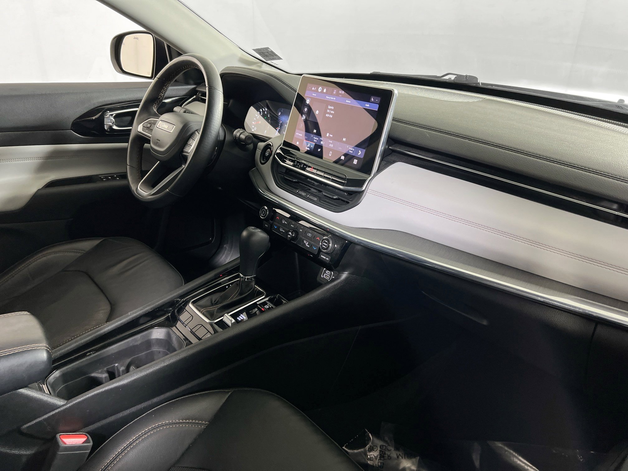 Used 2022 Jeep Compass Limited image 26