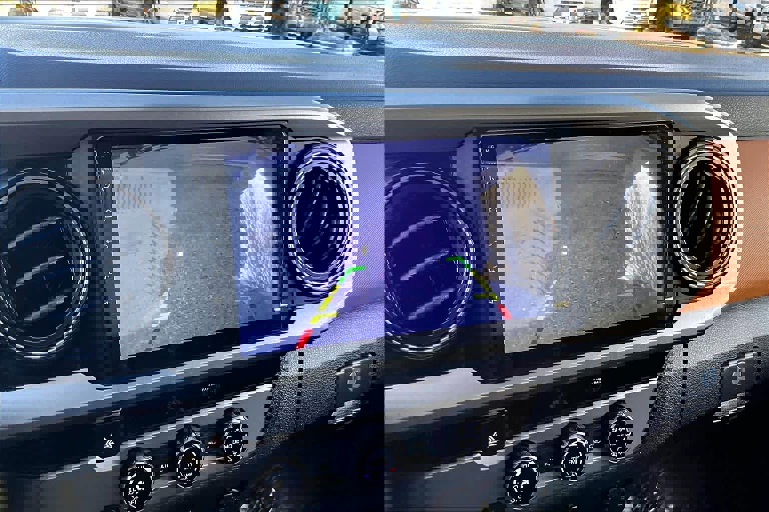 Used 2018 Toyota Tacoma SR5 w/ SR5 Appearance Package (SM) image 25