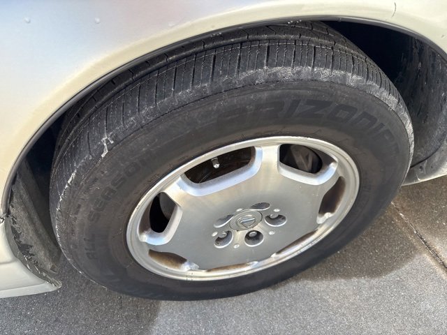 Used 2000 Lexus LS 400 image 2