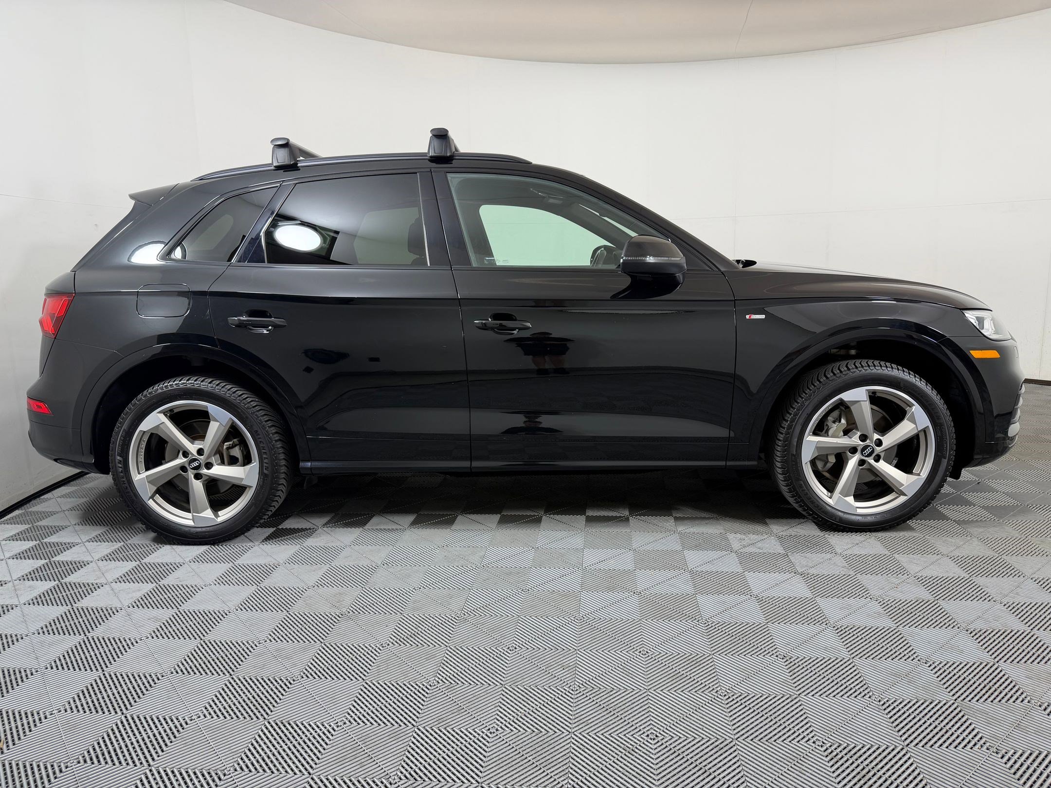 Used 2020 Audi Q5 2.0T Titanium Premium Plus w/ Premium Plus Package AWD/4WD image 8