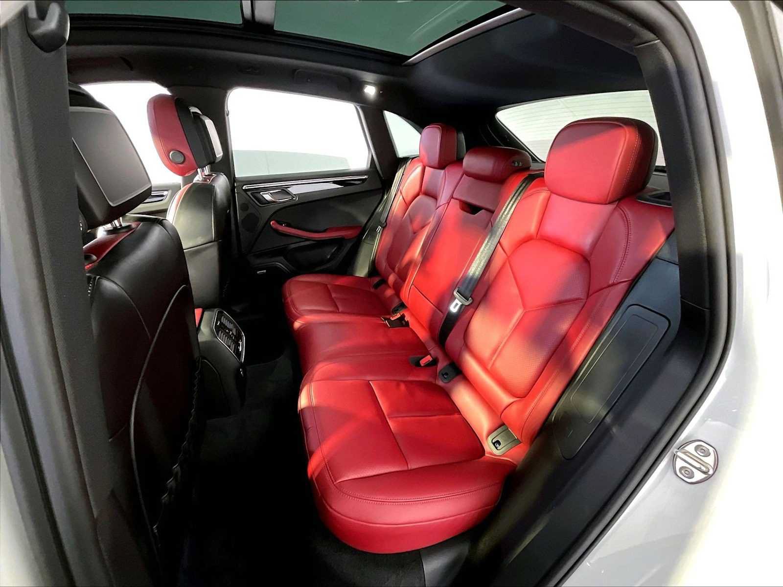 Used 2024 Porsche Macan AWD/4WD image 24