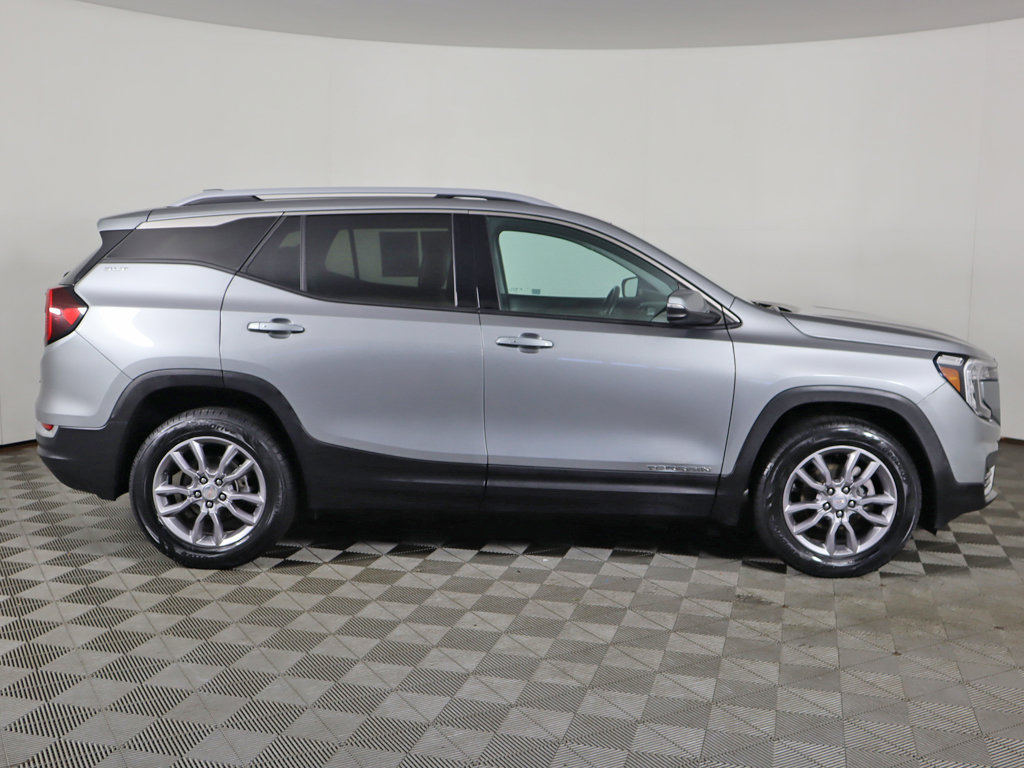 Used 2024 GMC Terrain SLT AWD/4WD image 17