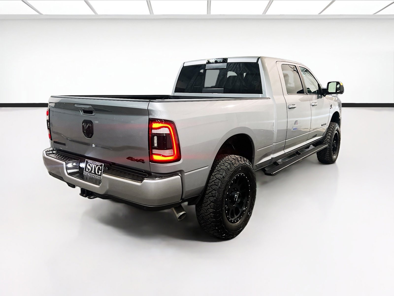 Used 2020 RAM 3500 Big Horn w/ Level 2 Equipment Group AWD/4WD image 4