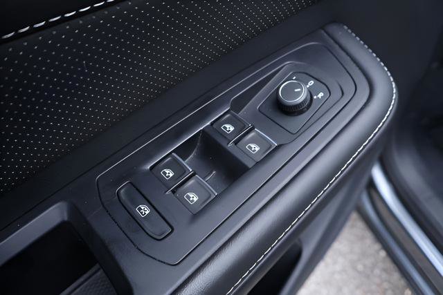 Certified 2025 Volkswagen Atlas SE AWD/4WD image 13