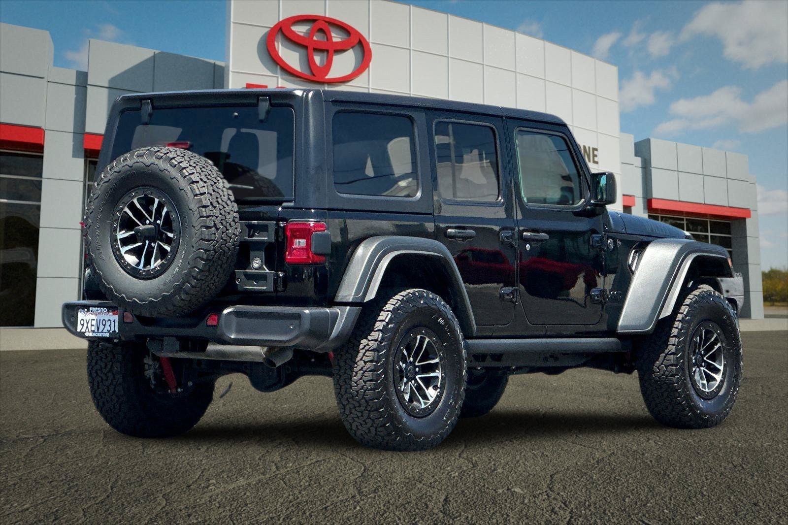 Used 2025 Jeep Wrangler Unlimited Sport AWD/4WD image 3