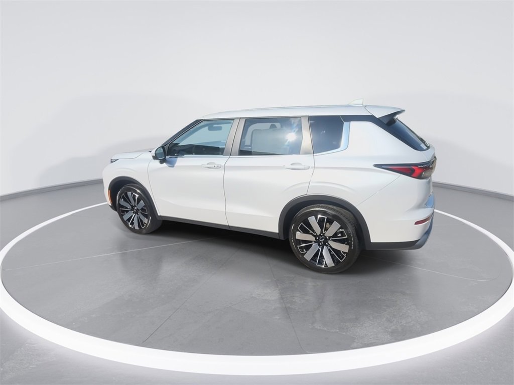 New 2025 Mitsubishi Outlander SE image 6
