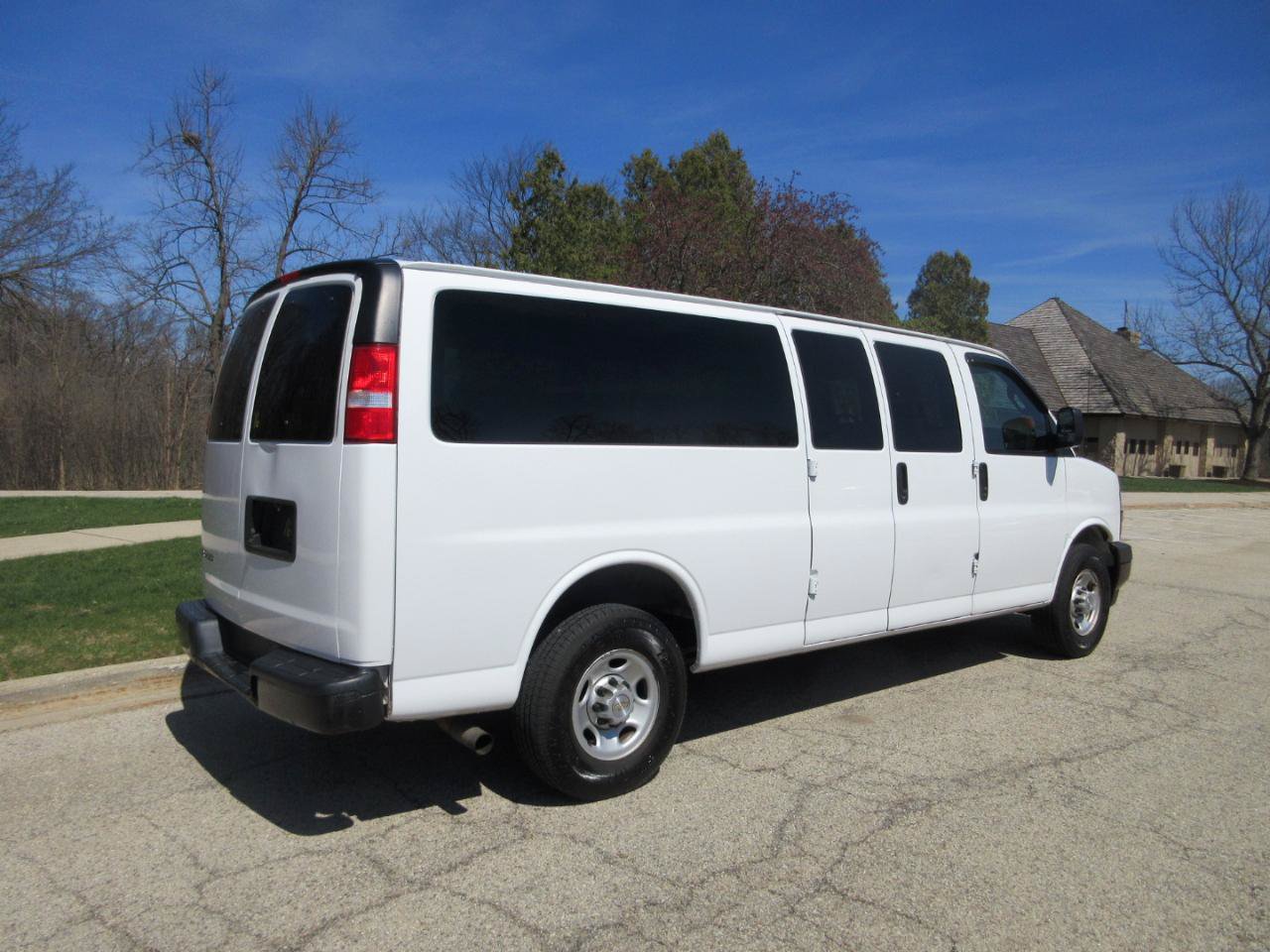 Used 2020 Chevrolet Express 2500 Extended RWD image 7