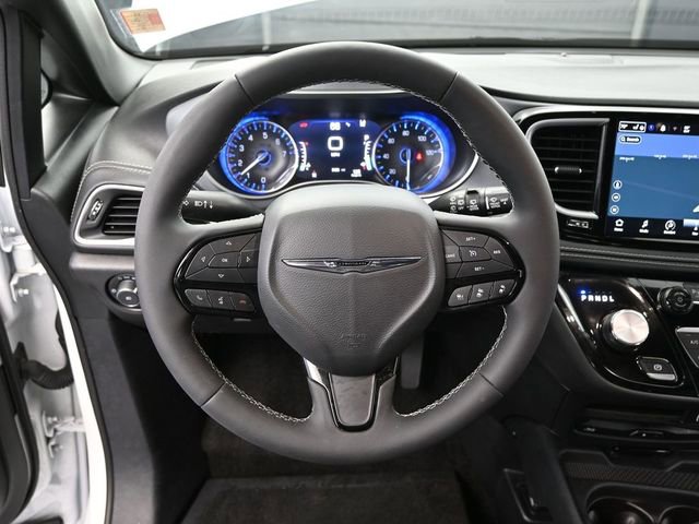 Used 2022 Chrysler Pacifica Touring-L w/ Uconnect Theater Family Group image 30