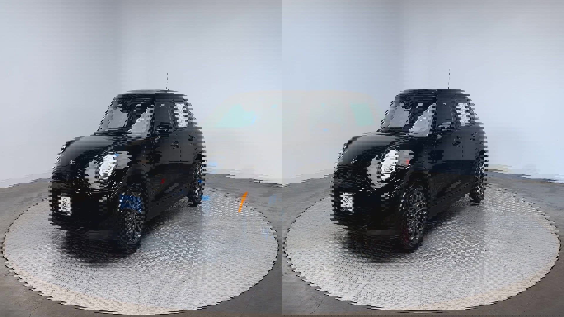 Certified 2025 MINI Cooper S image 4