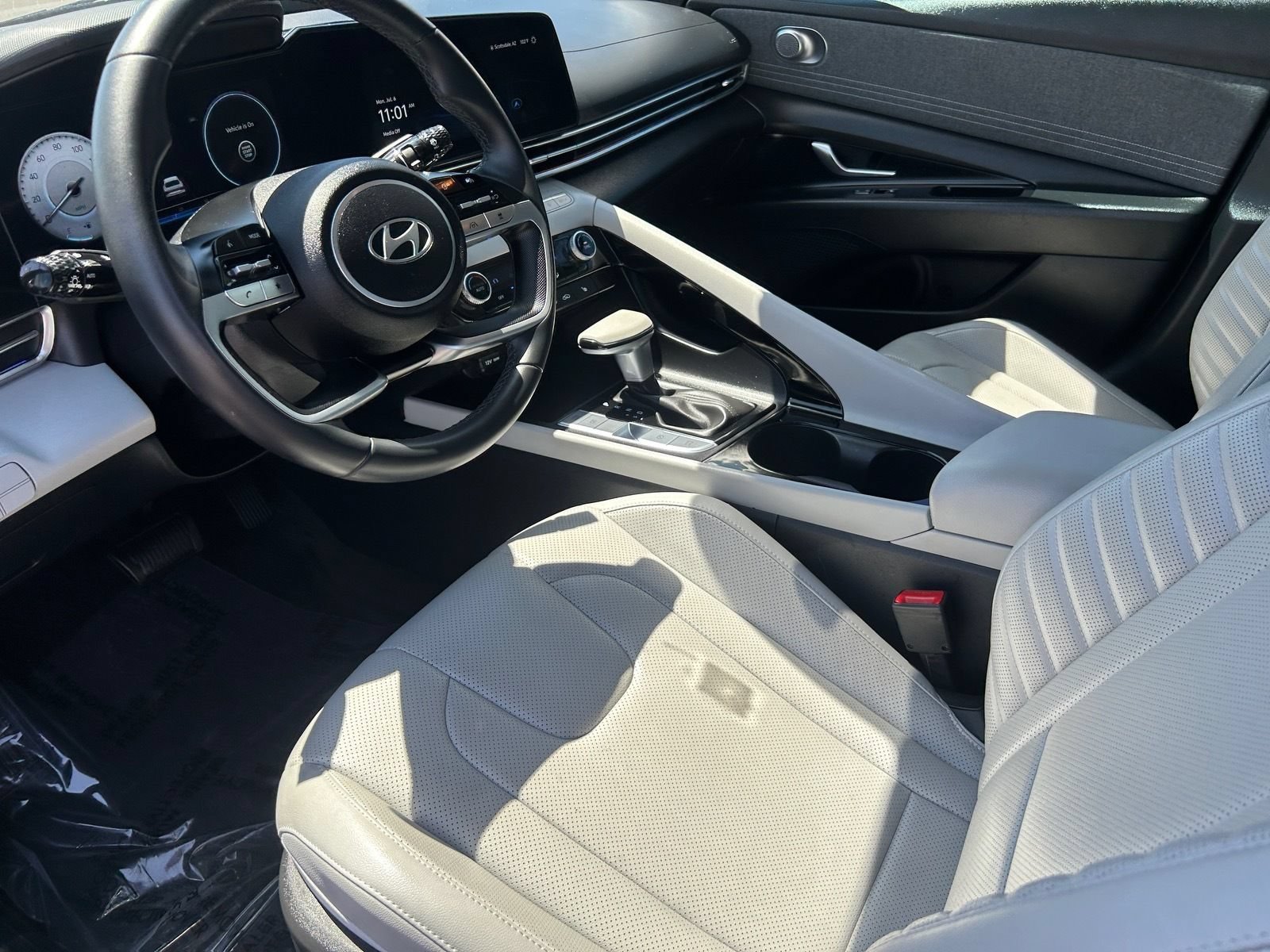 Used 2025 Hyundai Elantra Limited FWD image 21