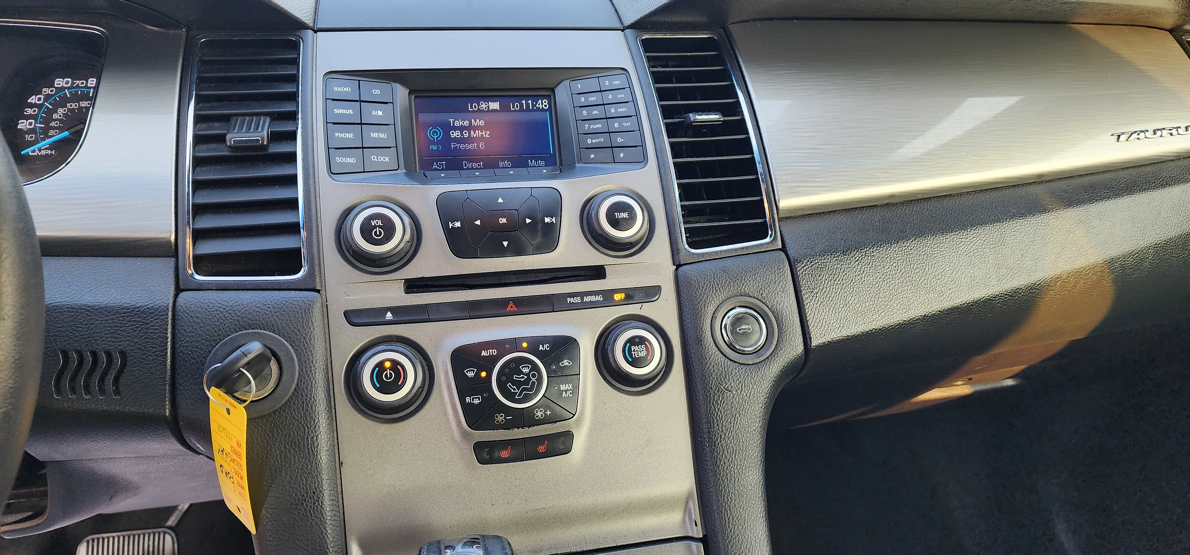 Used 2015 Ford Taurus SEL image 13