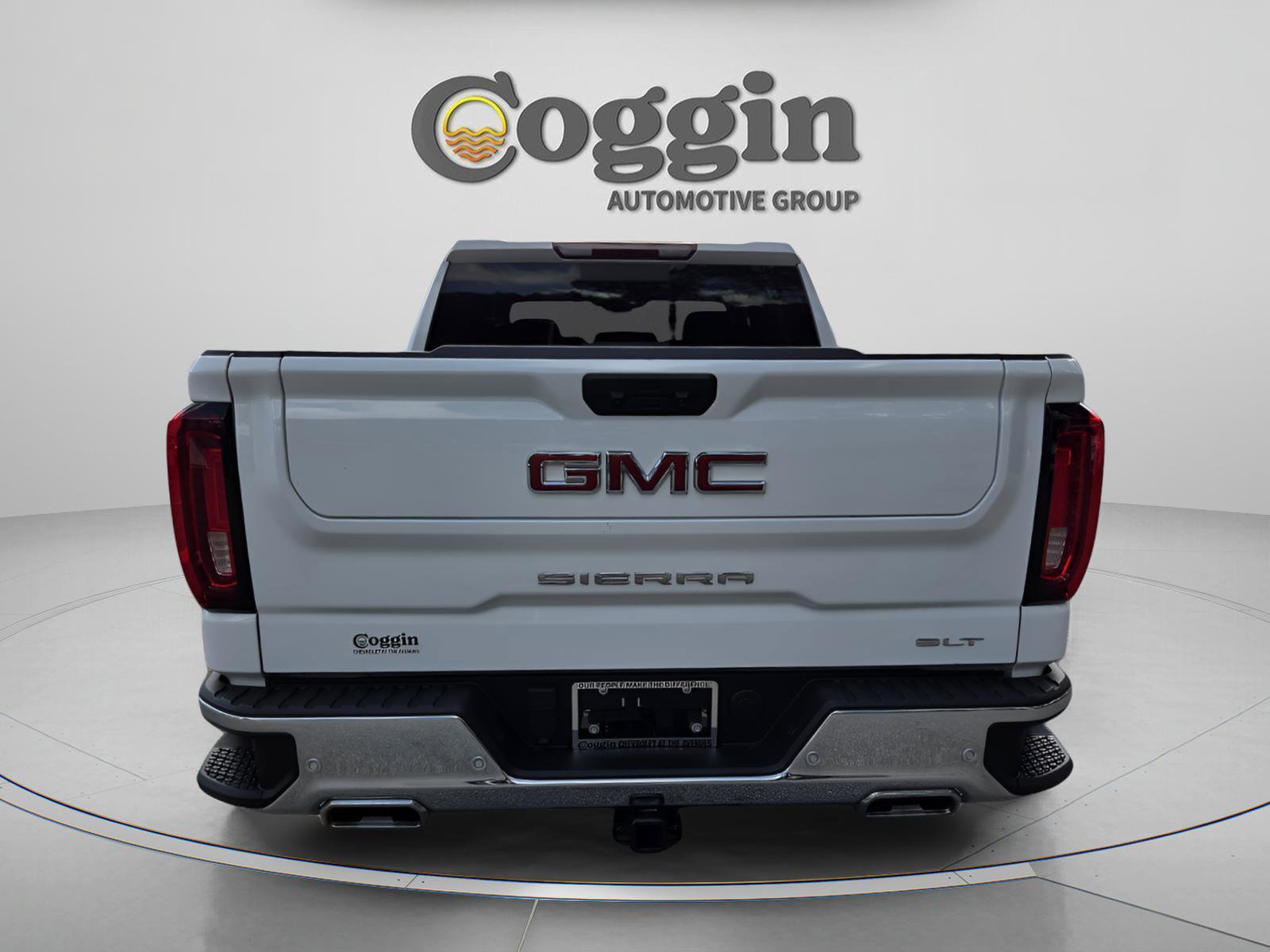 Used 2024 GMC Sierra 1500 SLT w/ SLT Premium Plus Package AWD/4WD image 4