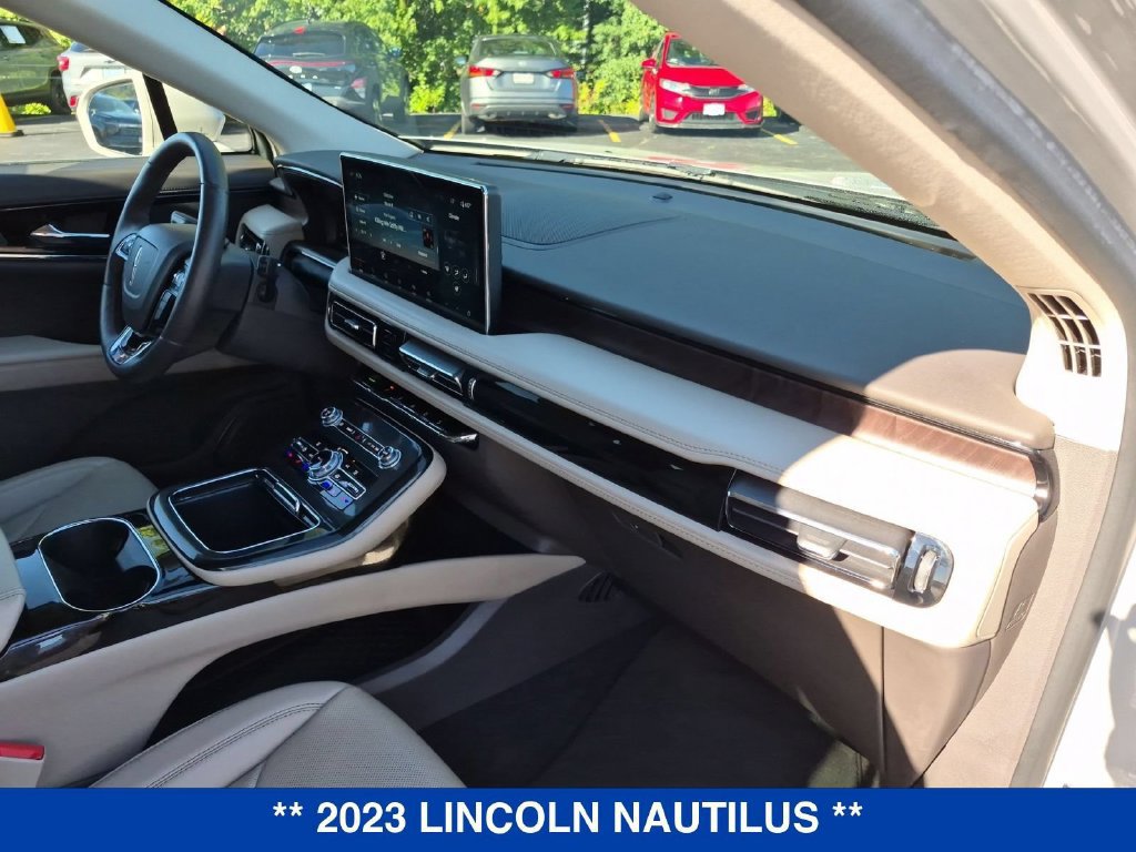 Used 2023 Lincoln Nautilus Reserve w/ Cargo Utility Package AWD/4WD image 35