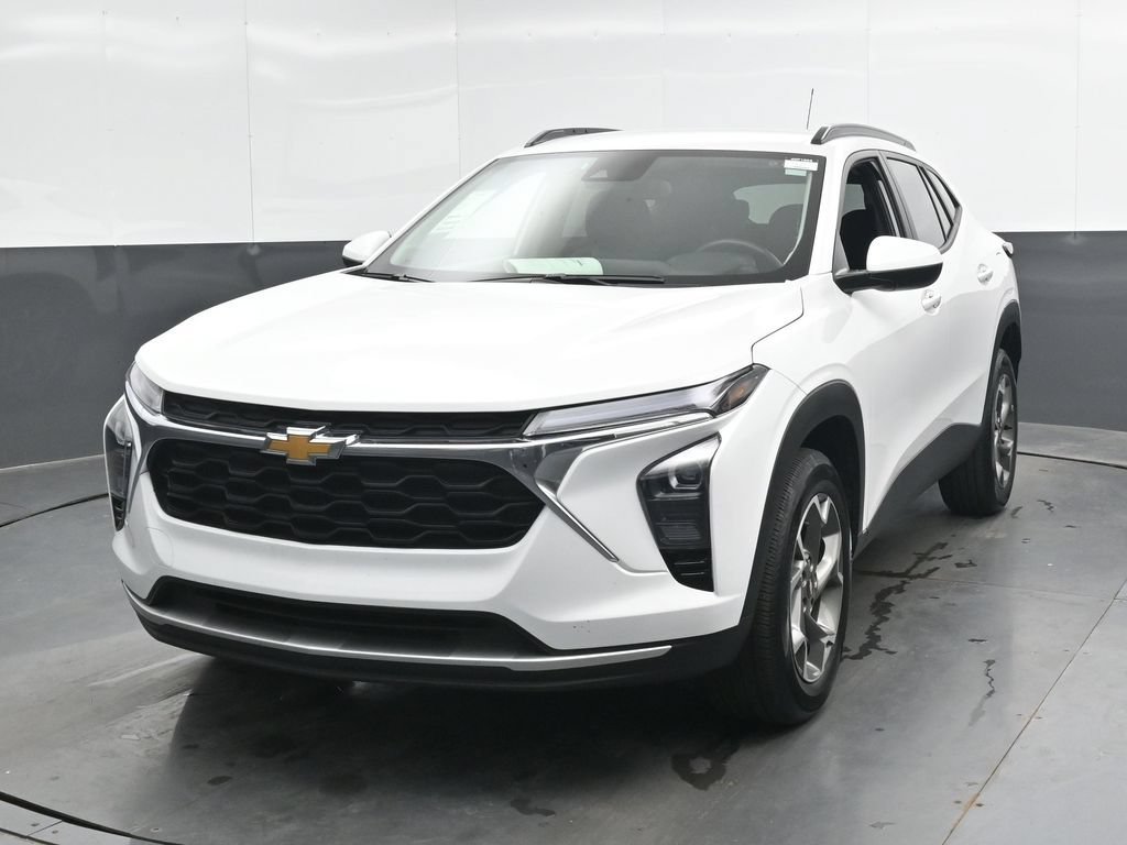 Used 2025 Chevrolet Trax LT w/ LT Convenience Package FWD image 8
