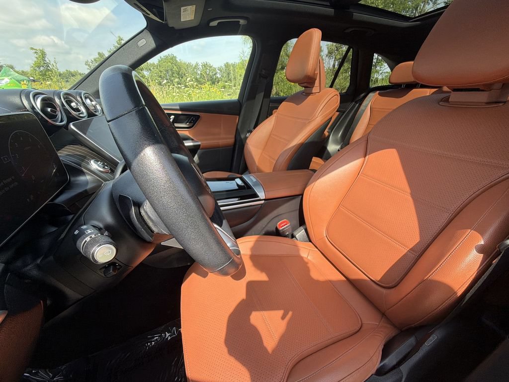 Used 2023 Mercedes-Benz GLC 300 4MATIC image 13