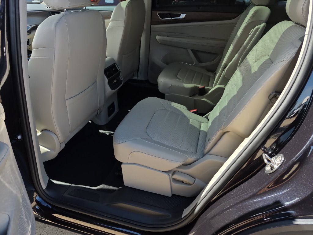 Used 2024 Volkswagen Atlas SEL AWD/4WD image 10