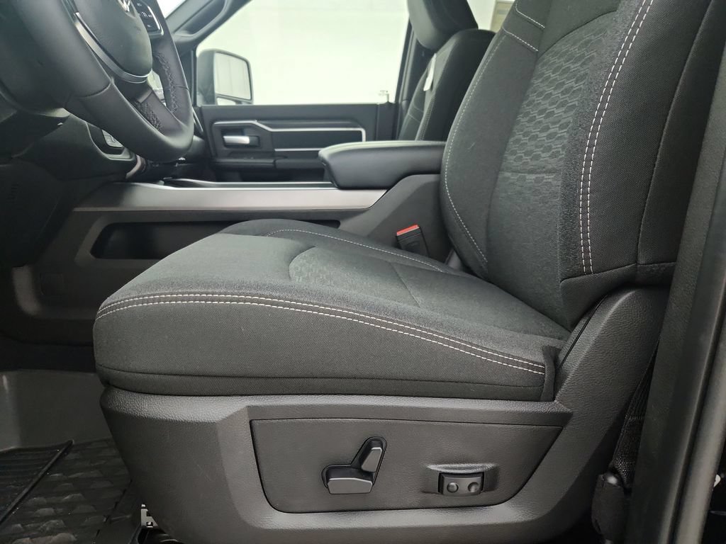 New 2026 RAM 2500 Big Horn AWD/4WD image 11