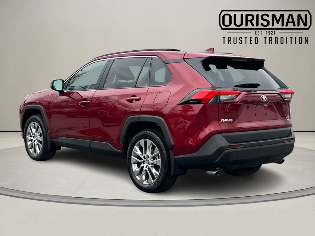 Used 2020 Toyota RAV4 XLE Premium image 4