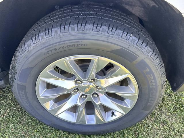 Used 2023 Chevrolet Suburban Premier image 21