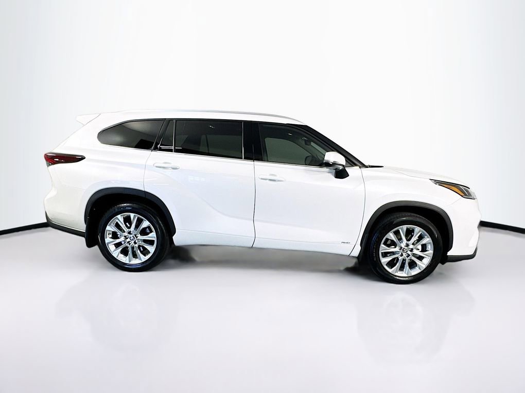 Used 2024 Toyota Highlander Limited image 11