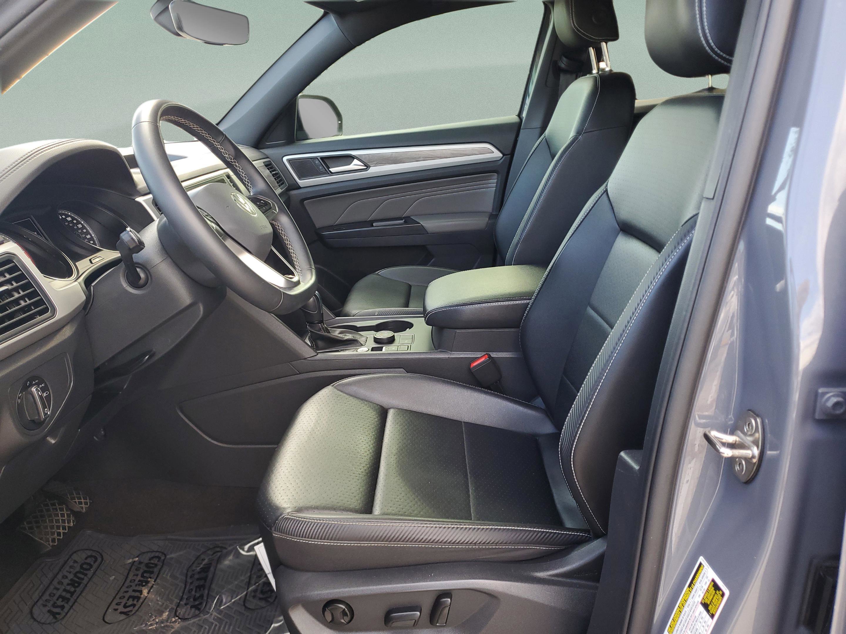 Used 2021 Volkswagen Atlas Cross Sport SE w/ Panoramic Sunroof Package image 22