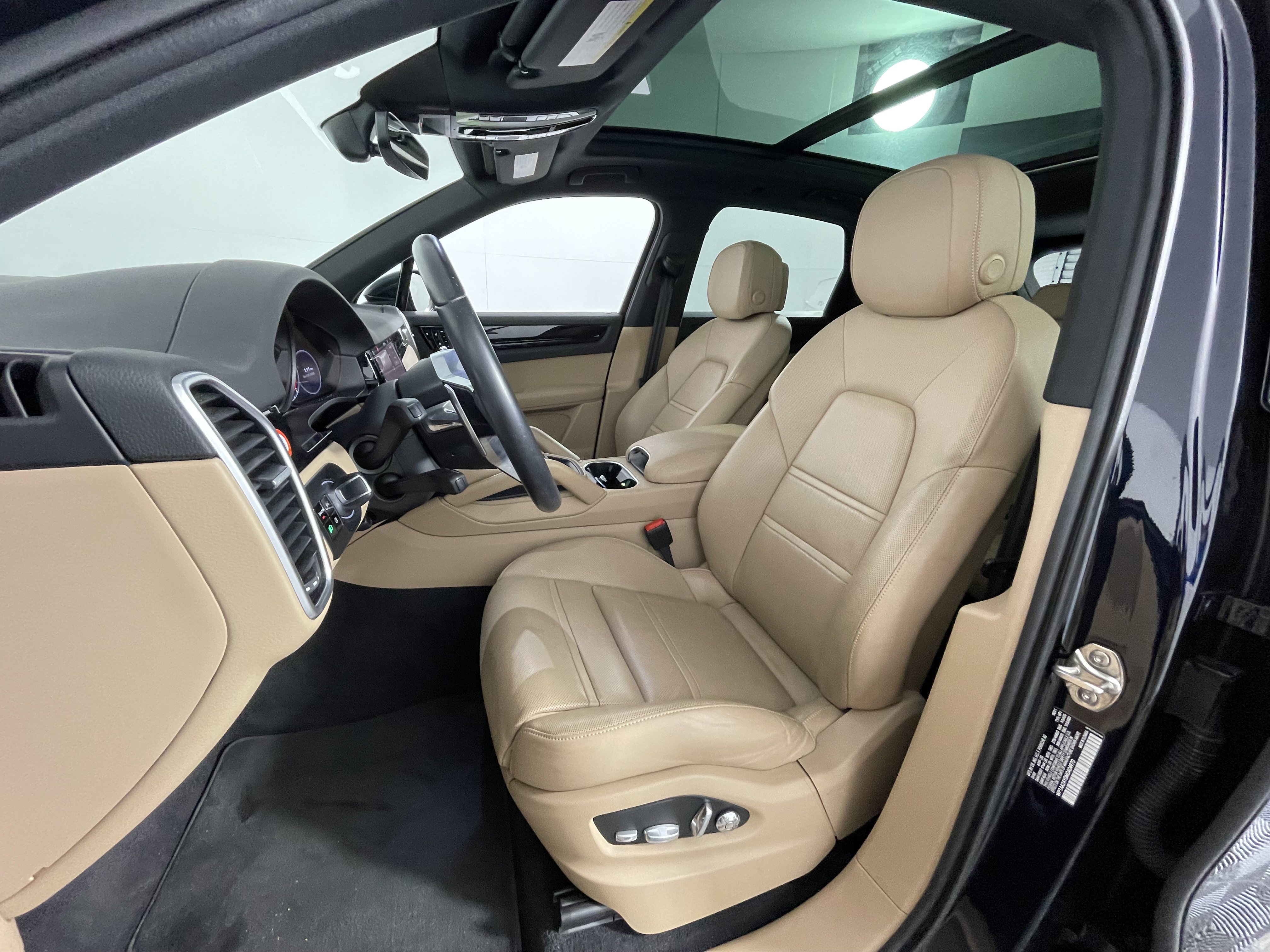 Certified 2021 Porsche Cayenne image 5