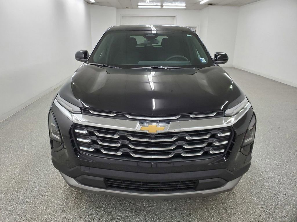 Used 2026 Chevrolet Equinox LT AWD/4WD image 2