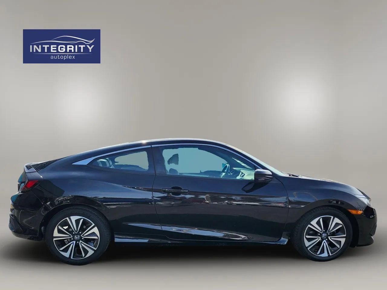 Used 2018 Honda Civic EX-L image 2