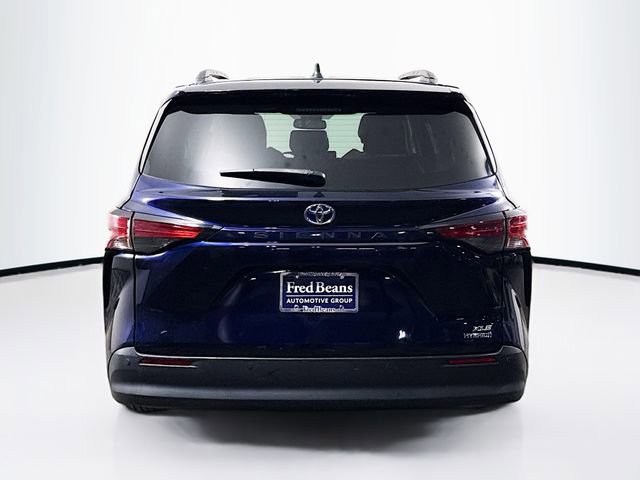 Used 2022 Toyota Sienna XLE image 4