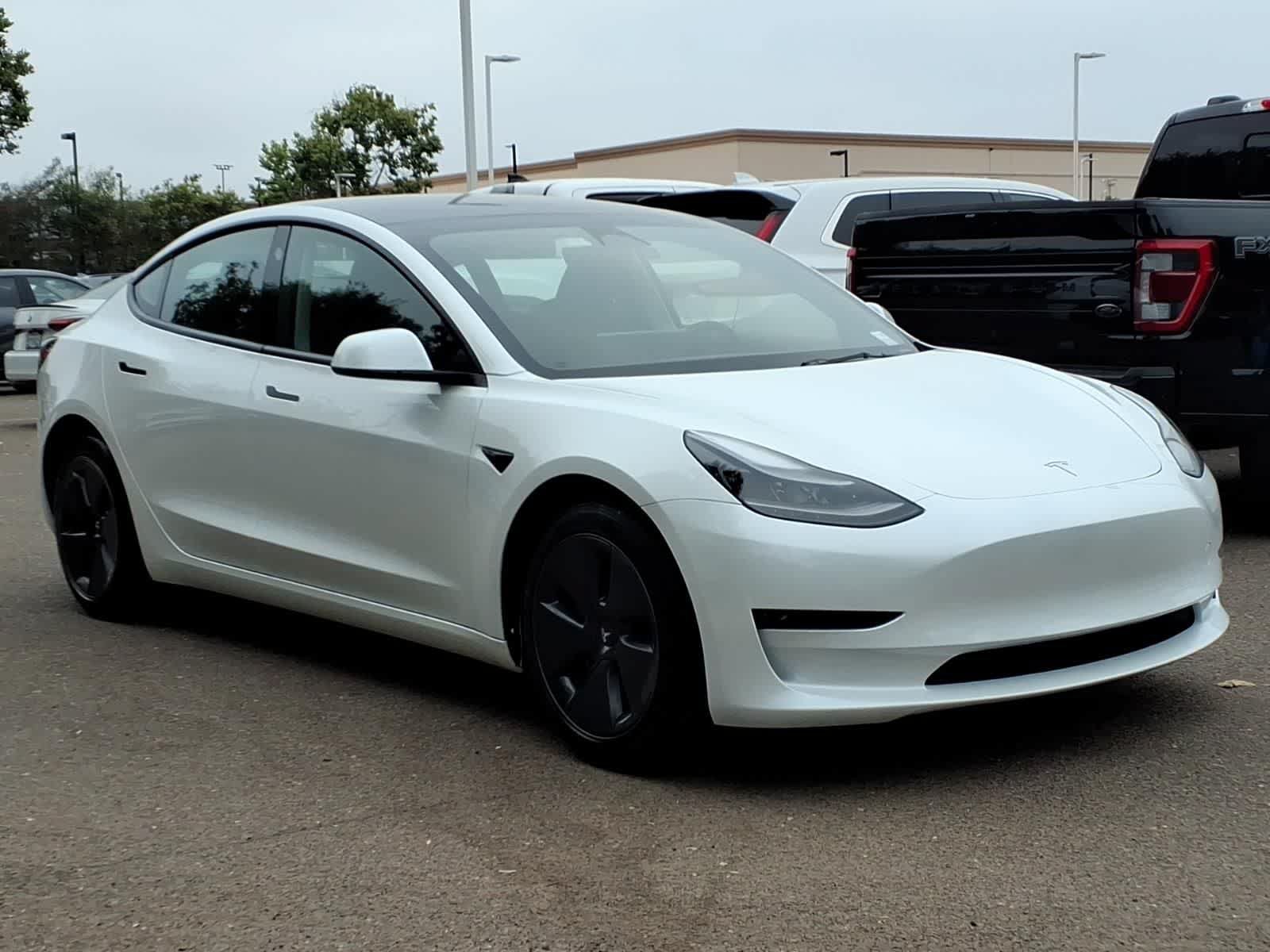 Used 2023 Tesla Model 3 Standard Range RWD image 3