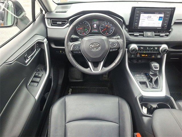 Used 2020 Toyota RAV4 XLE Premium image 11